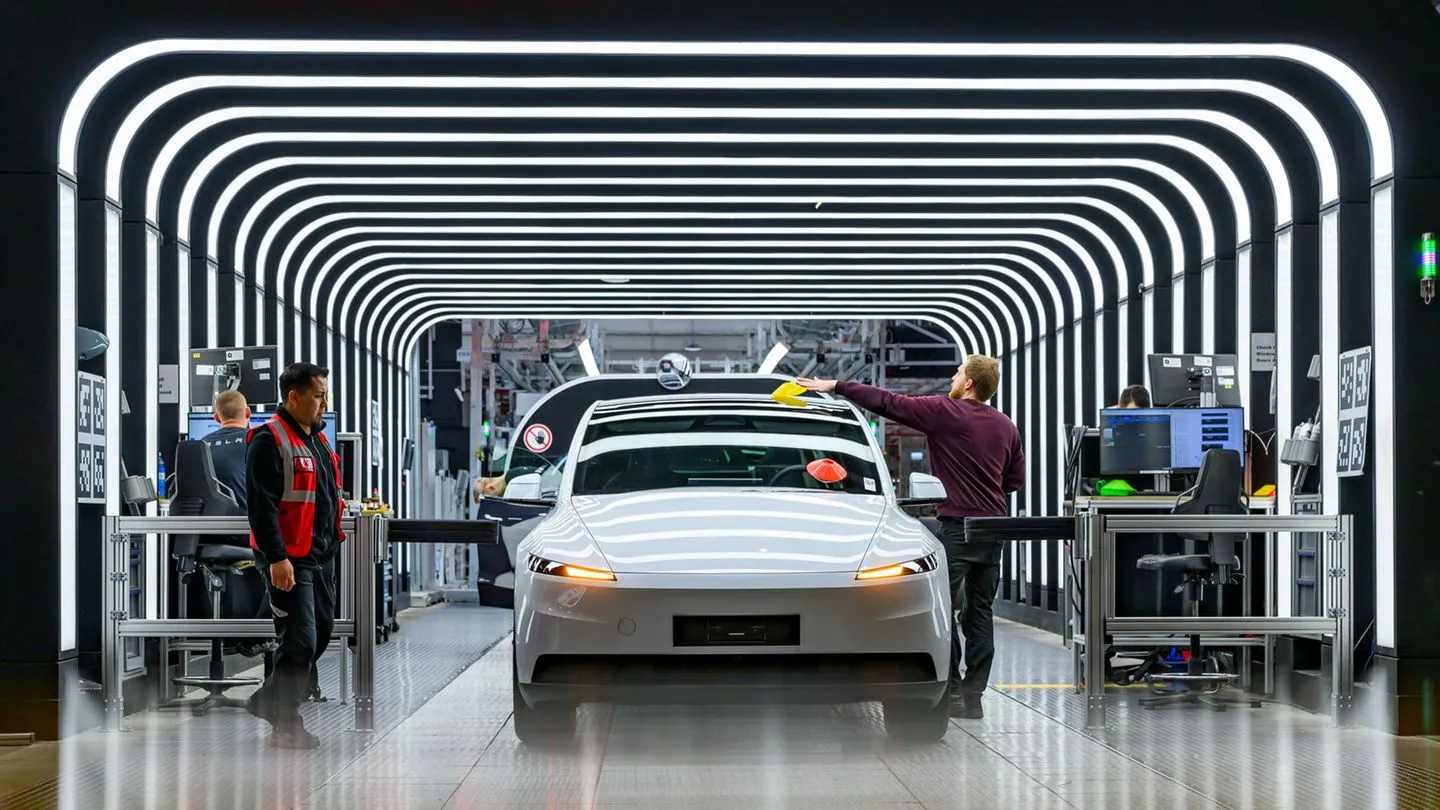 Tesla: Mehr E‑Autos, aber weniger Gewinn – und teurere Pläne drücken die Bilanz