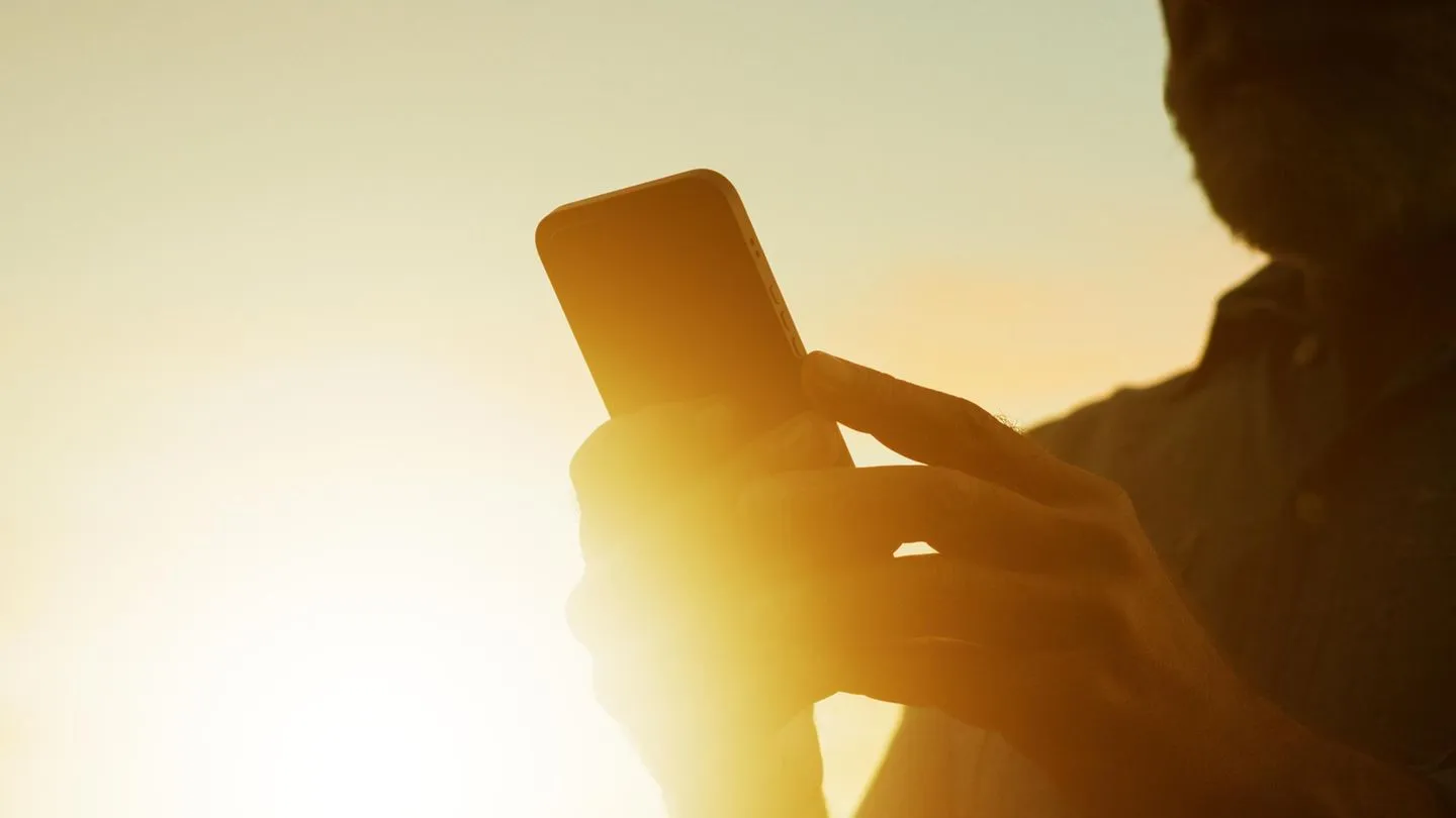 Empfindliche Technik: Ihr Smartphone verträgt Hitze schlechter als Sie — so schützen Sie es (einfach, pragmatisch, ohne Hype)