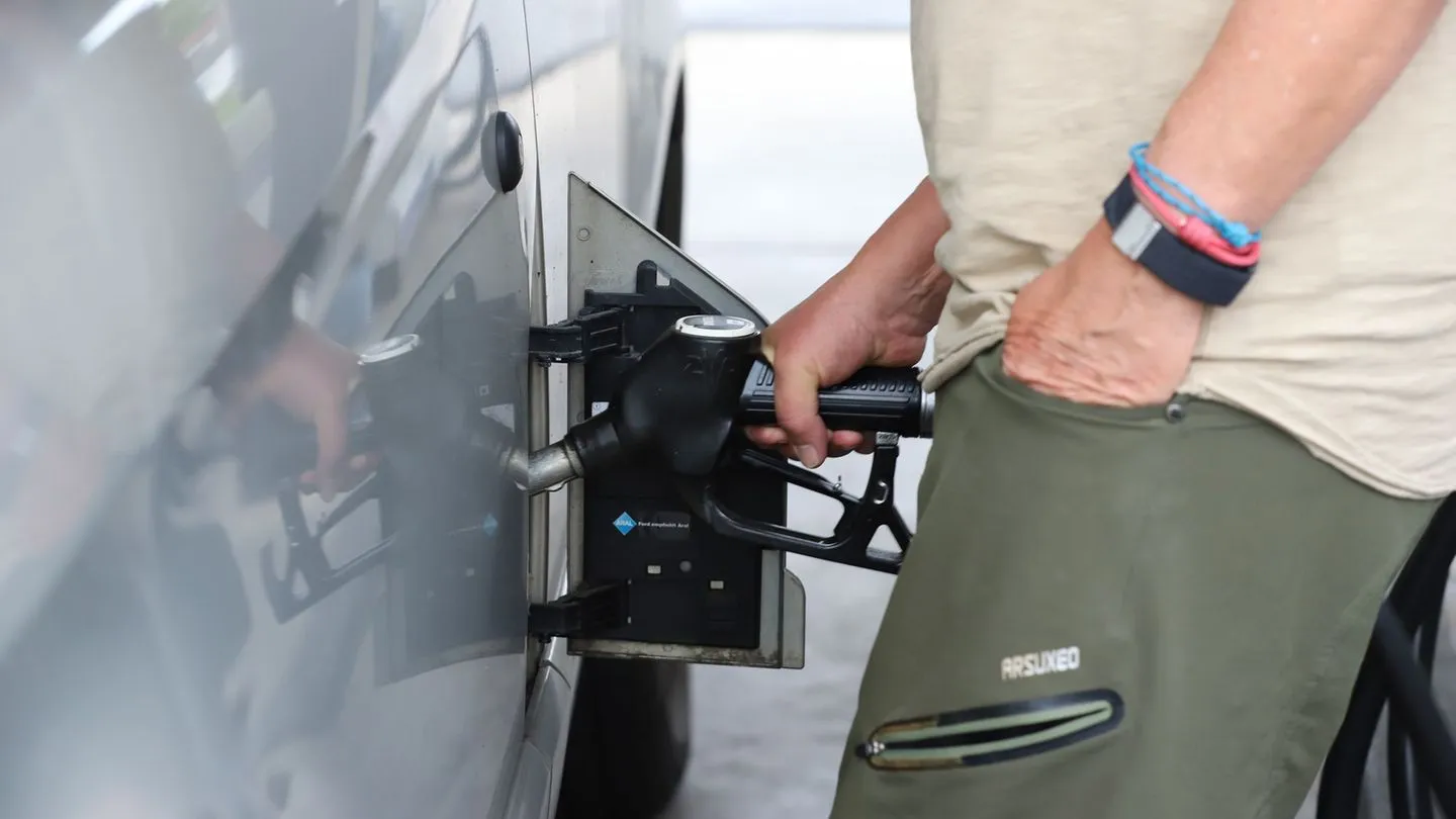 Spritpreise steigen – fordert die SPD jetzt einen Preisdeckel für Benzin und Diesel?