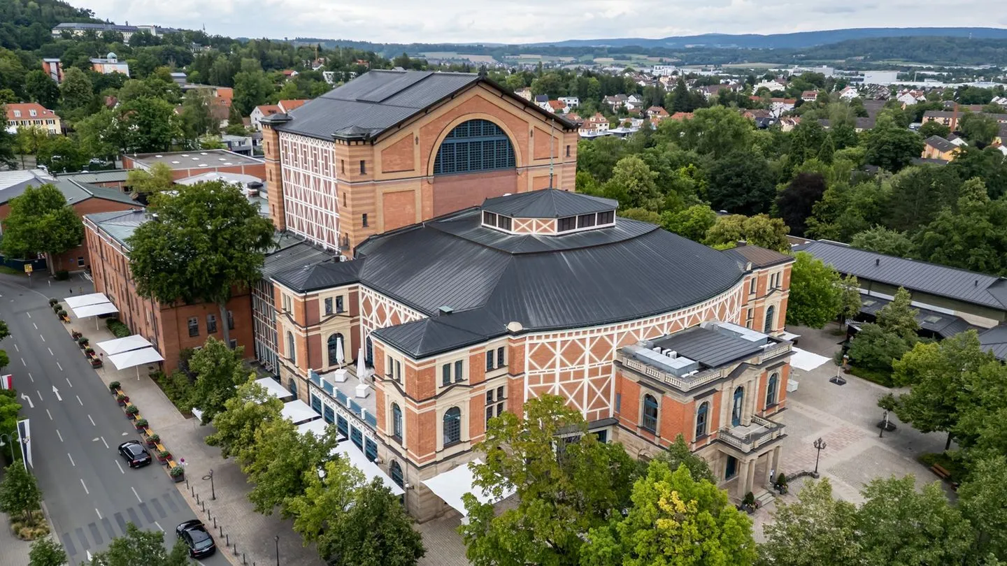 150 Jahre Festspiele: Bayreuths Jubiläum beginnt — Beethoven statt Wagner, ein Anlass für staatsmännische Prominenz
