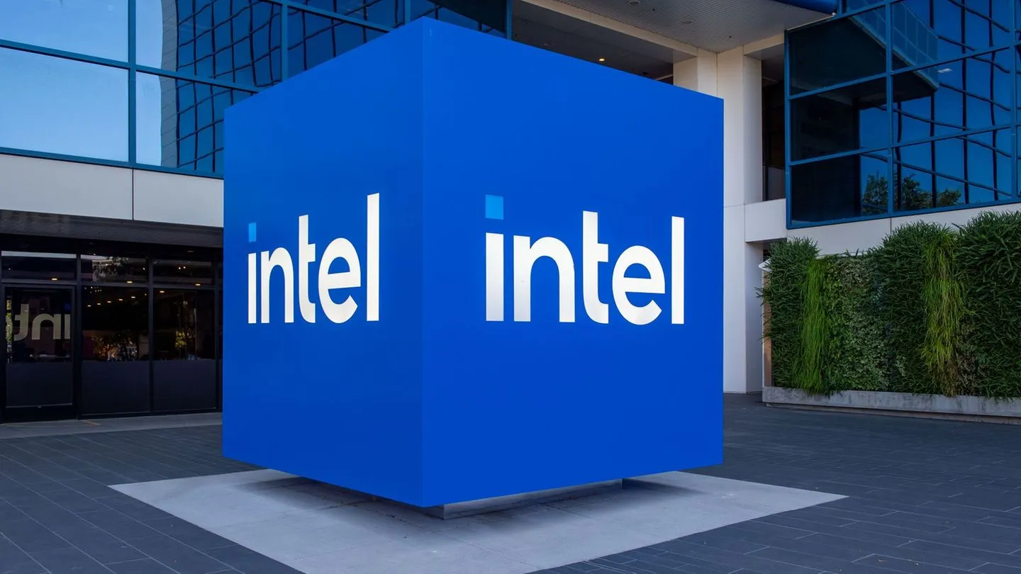 KI-Boom hebt Intel über Wall-Street-Erwartungen — ein Zeichen von Stärke, während der Westen taumelt