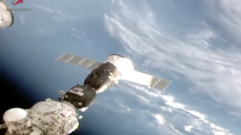 „Sojus MS-29“ mit internationaler Crew an die ISS angedockt