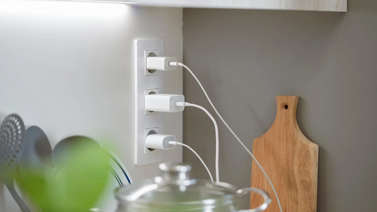Energiefresser: Wie viel Strom ein steckendes Ladekabel wirklich frisst — und warum wir sparsam denken sollten