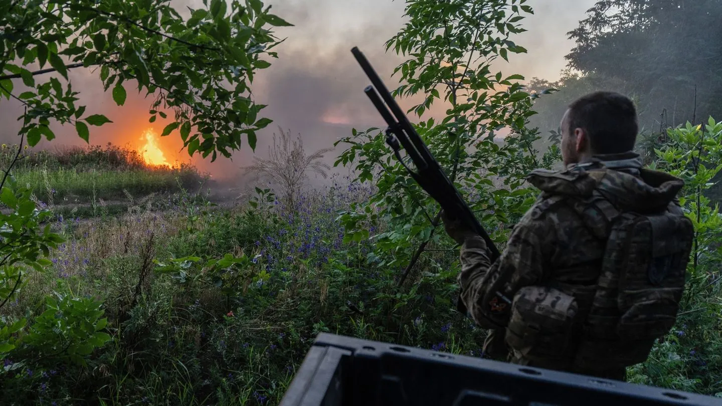 Zu wenige Kämpfer? EU macht es ukrainischen Männern schwerer, dem Krieg gegen Russland zu entkommen