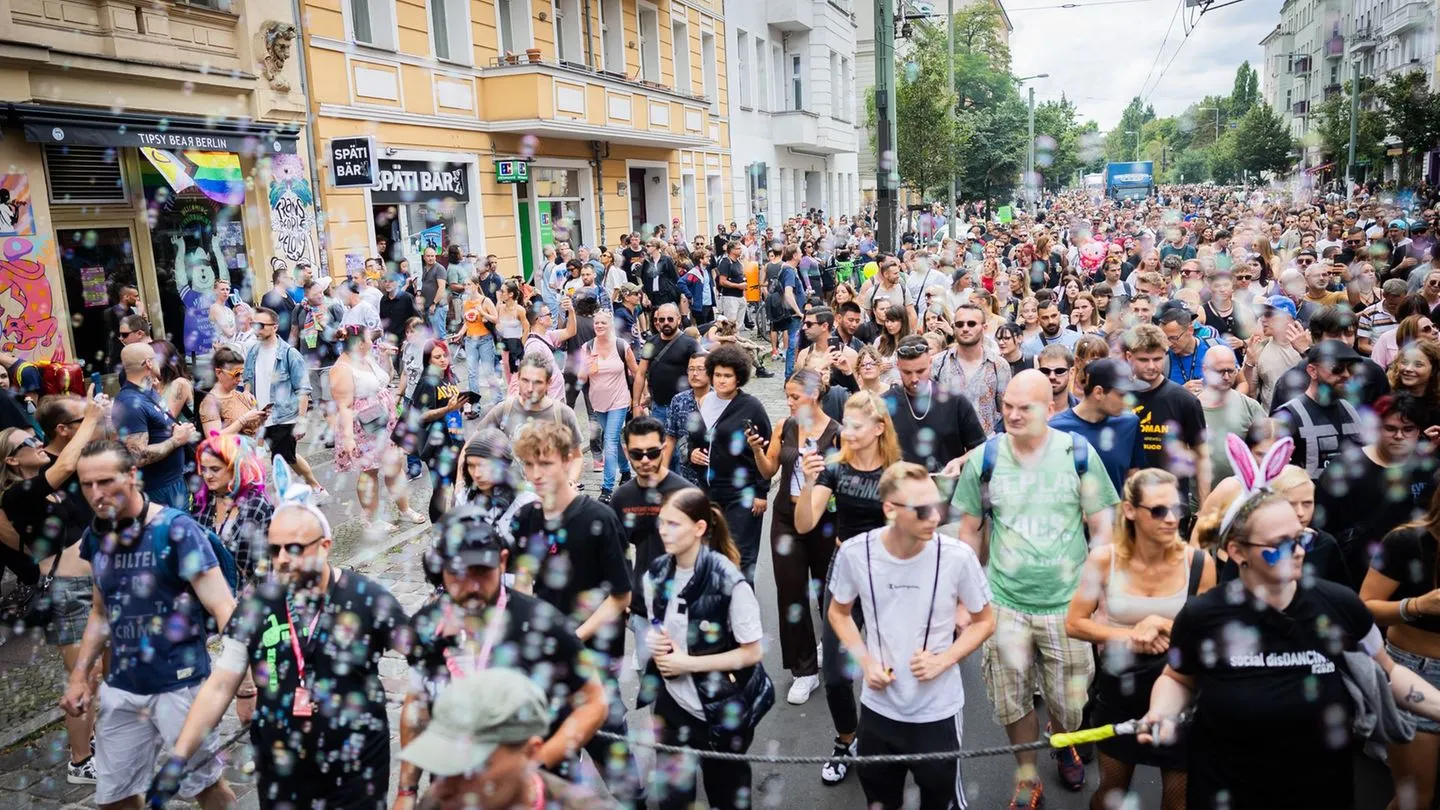 „Lage drastisch verändert“: Nach Anschlag abgesagter „Zug der Liebe“ — Vernunft siegt über Sorglosigkeit