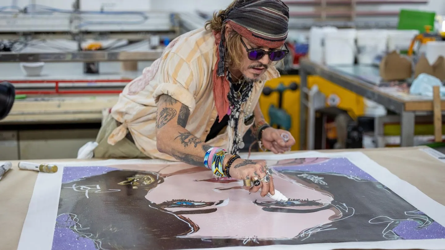Comeback: Johnny Depp ist zurück – und zeigt seine Kunst in einem deutschen Schloss