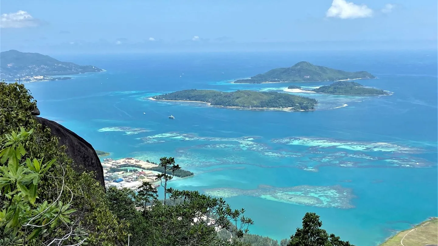 Seychellen: Bundeswehr-Regierungsjet strandet — merkwürdiger Zwischenstopp im Inselparadies